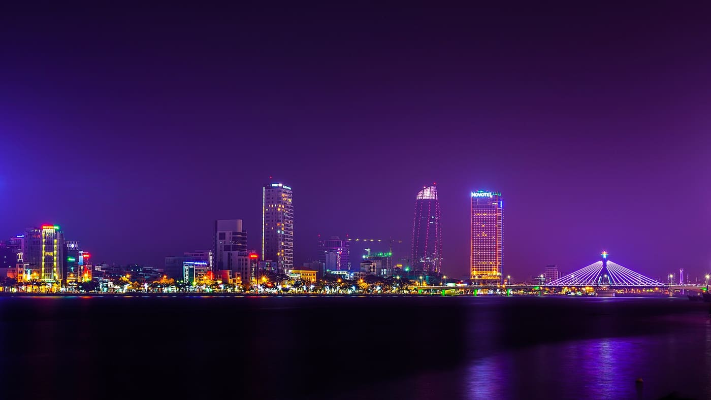 Toàn cảnh Đà Nẵng bên sông Hàn