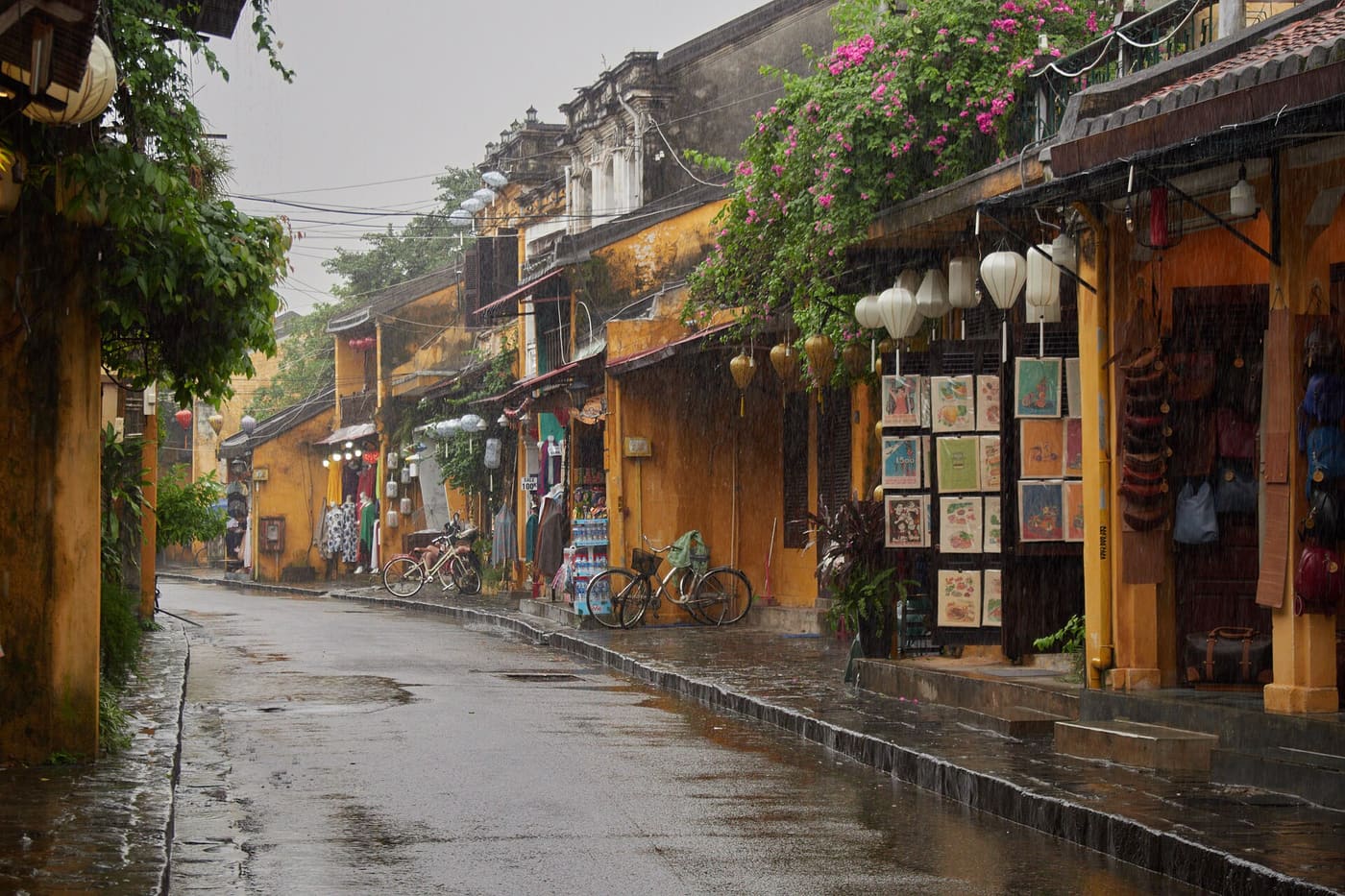 Phố cổ Hội An lên đèn lồng